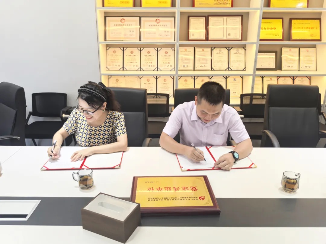 1742980966944154.jpg 1742980959811.jpg